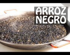 Descubre la auténtica receta del delicioso Arroz Negro de la gastronomía valenciana