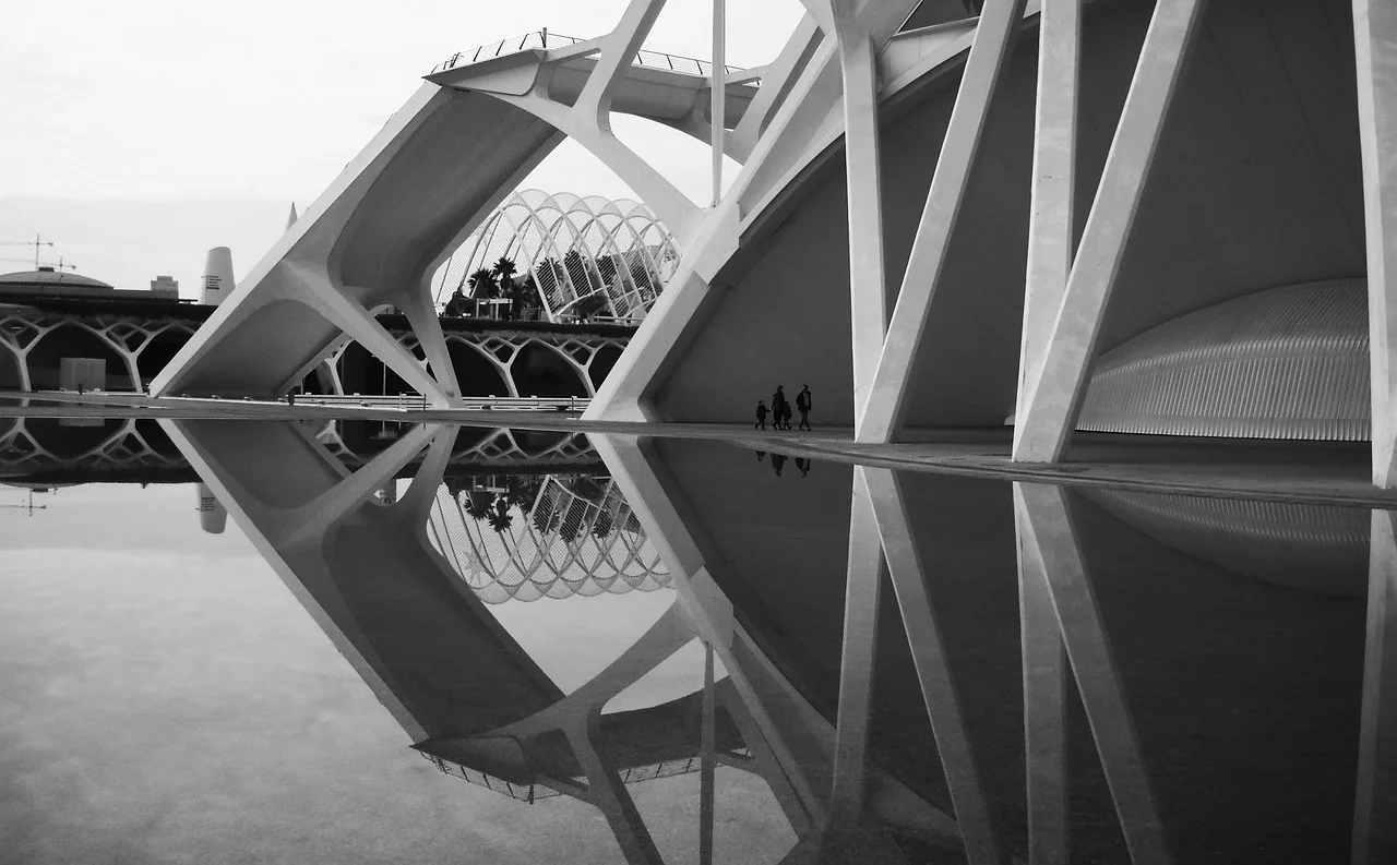Descubre el encanto del Mercado de Colón en Valencia: una joya turística para tu próximo viaje