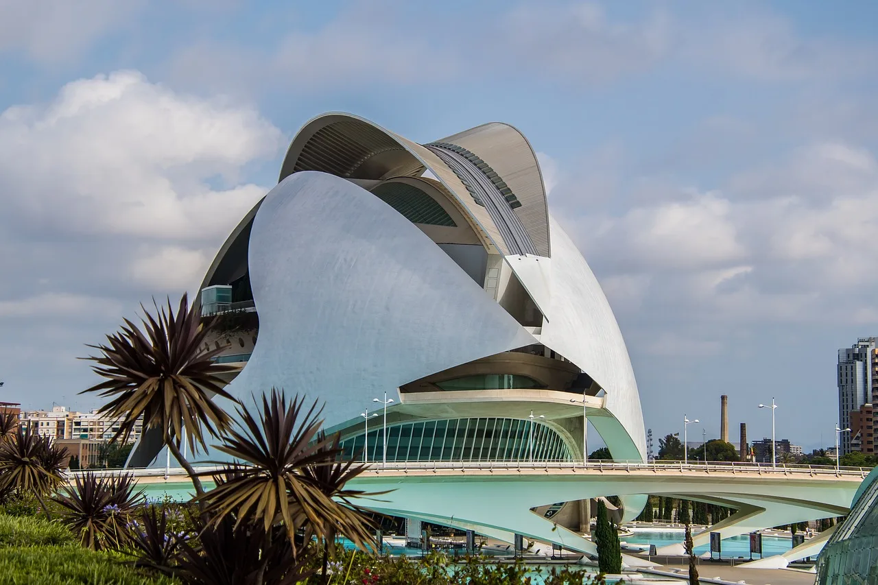 Turismo en Valencia: Vive la mágica Noche de San Juan en la playa