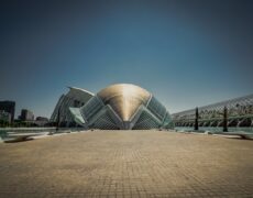 Descubre el encanto de la Plaza de Lope de Vega en Valencia: turismo y viaje en una sola parada