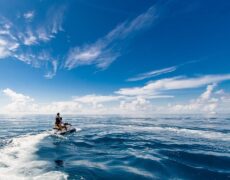 Turismo de aventura en Valencia: Descubre la emoción de un paseo en moto de agua