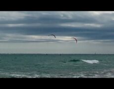 Descubre la adrenalina del kitesurf en la playa de El Saler: Una aventura imperdible para tu viaje de turismo en Valencia