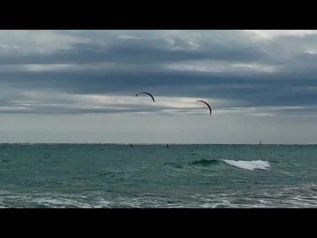 Descubre la adrenalina del kitesurf en la playa de El Saler: Una aventura imperdible para tu viaje de turismo en Valencia